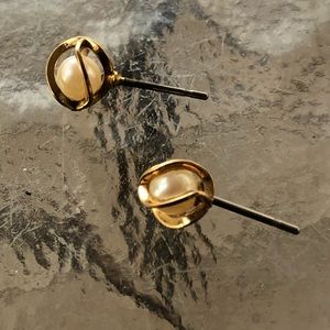 Gold and pearl earrings